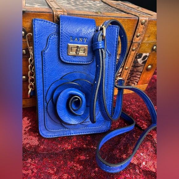 💙💙Blue Crossbody Bag with Rose Detail-EUC💙💙 - Picture 8 of 14